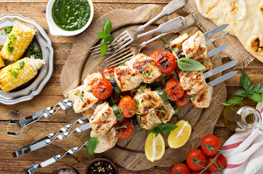 Brochettes de poulet mariné : une explosion de saveurs sur votre brasero plancha !